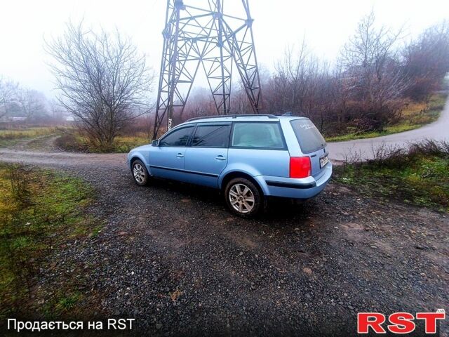 Синий Фольксваген Пассат, объемом двигателя 1.6 л и пробегом 400 тыс. км за 2350 $, фото 2 на Automoto.ua