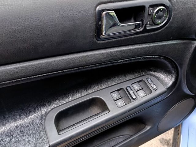 Синий Фольксваген Пассат, объемом двигателя 1.6 л и пробегом 285 тыс. км за 3750 $, фото 8 на Automoto.ua