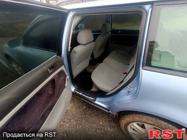 Синий Фольксваген Пассат, объемом двигателя 1.6 л и пробегом 400 тыс. км за 2350 $, фото 5 на Automoto.ua