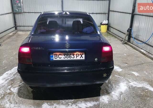 Синий Фольксваген Пассат, объемом двигателя 1.6 л и пробегом 289 тыс. км за 2700 $, фото 8 на Automoto.ua