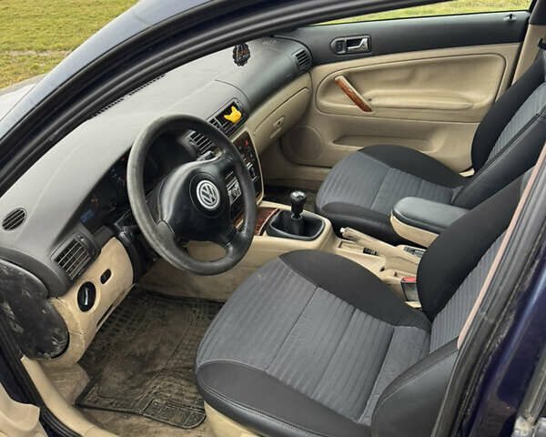 Синий Фольксваген Пассат, объемом двигателя 1.78 л и пробегом 350 тыс. км за 2050 $, фото 16 на Automoto.ua