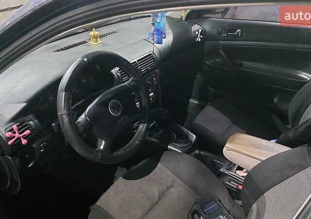 Синий Фольксваген Пассат, объемом двигателя 1.6 л и пробегом 289 тыс. км за 2700 $, фото 10 на Automoto.ua