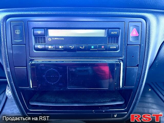 Синий Фольксваген Пассат, объемом двигателя 1.8 л и пробегом 184 тыс. км за 3700 $, фото 8 на Automoto.ua