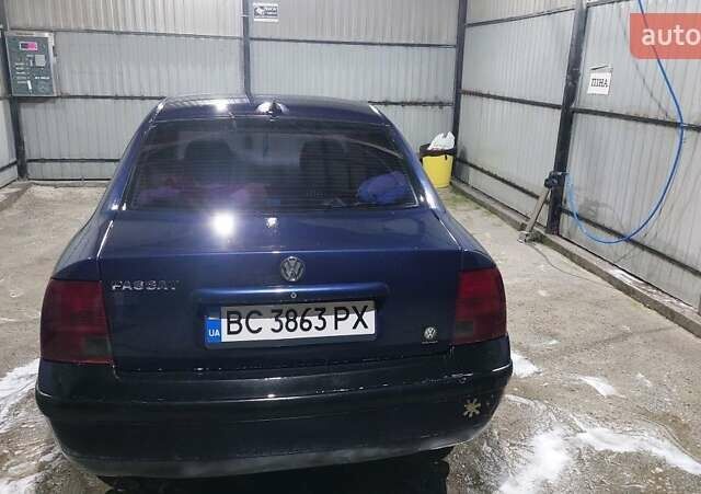 Синий Фольксваген Пассат, объемом двигателя 1.6 л и пробегом 289 тыс. км за 2700 $, фото 2 на Automoto.ua