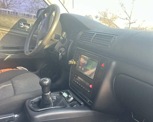 Синий Фольксваген Пассат, объемом двигателя 1.6 л и пробегом 250 тыс. км за 2100 $, фото 3 на Automoto.ua