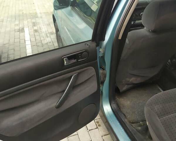 Синий Фольксваген Пассат, объемом двигателя 1.9 л и пробегом 320 тыс. км за 3800 $, фото 13 на Automoto.ua