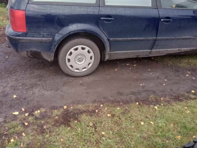 Синий Фольксваген Пассат, объемом двигателя 1.8 л и пробегом 250 тыс. км за 3600 $, фото 2 на Automoto.ua