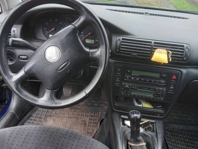 Синий Фольксваген Пассат, объемом двигателя 1.8 л и пробегом 250 тыс. км за 3600 $, фото 6 на Automoto.ua