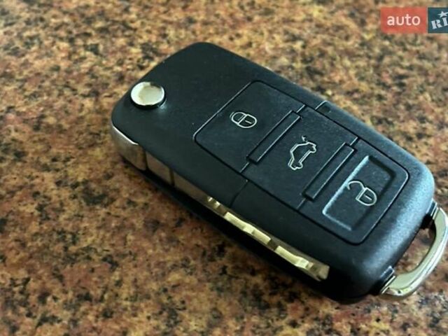 Синий Фольксваген Пассат, объемом двигателя 1.78 л и пробегом 320 тыс. км за 5500 $, фото 17 на Automoto.ua