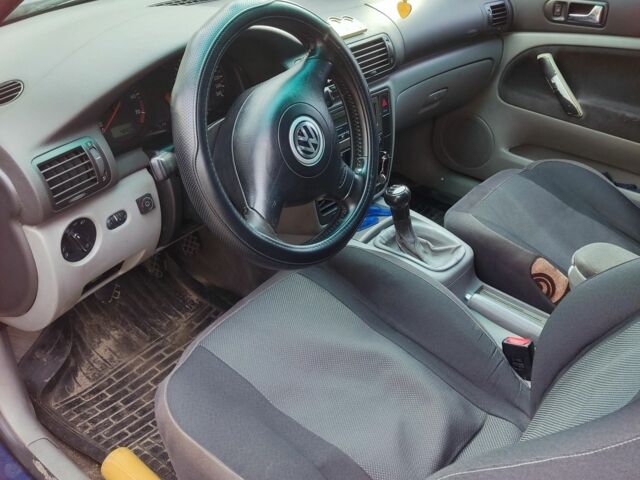 Синий Фольксваген Пассат, объемом двигателя 1.6 л и пробегом 300 тыс. км за 3200 $, фото 2 на Automoto.ua