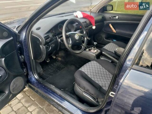 Синий Фольксваген Пассат, объемом двигателя 1.9 л и пробегом 315 тыс. км за 2900 $, фото 4 на Automoto.ua
