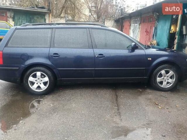 Синий Фольксваген Пассат, объемом двигателя 1.78 л и пробегом 340 тыс. км за 3695 $, фото 2 на Automoto.ua