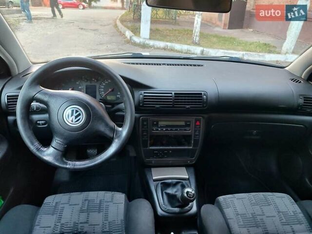Синий Фольксваген Пассат, объемом двигателя 1.8 л и пробегом 260 тыс. км за 4500 $, фото 13 на Automoto.ua