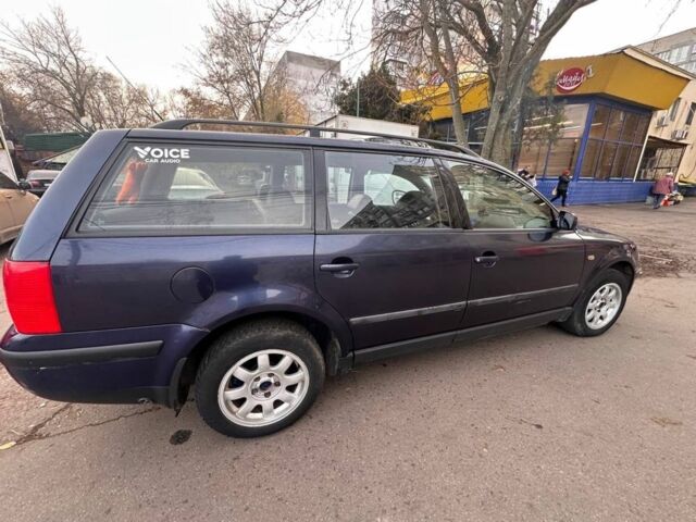 Синий Фольксваген Пассат, объемом двигателя 2.3 л и пробегом 389 тыс. км за 2600 $, фото 2 на Automoto.ua