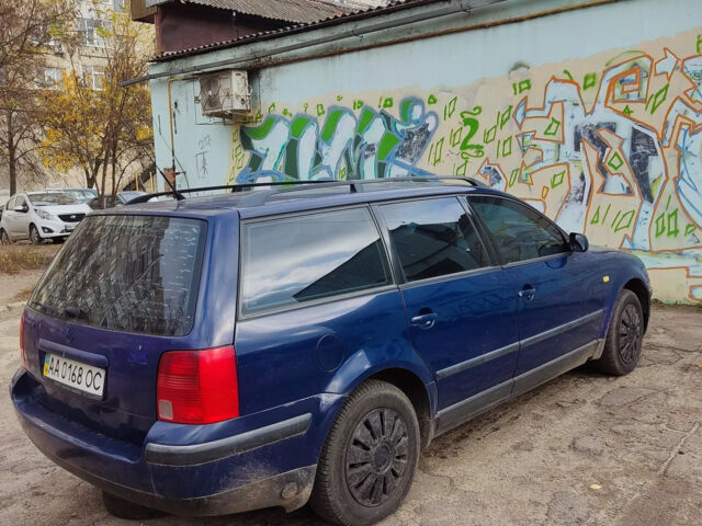 Синий Фольксваген Пассат, объемом двигателя 1.6 л и пробегом 300 тыс. км за 3200 $, фото 3 на Automoto.ua