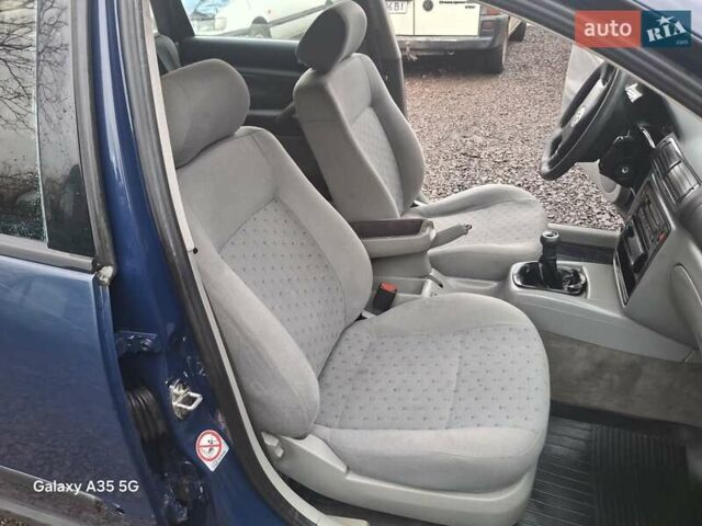 Синий Фольксваген Пассат, объемом двигателя 1.9 л и пробегом 311 тыс. км за 2000 $, фото 18 на Automoto.ua