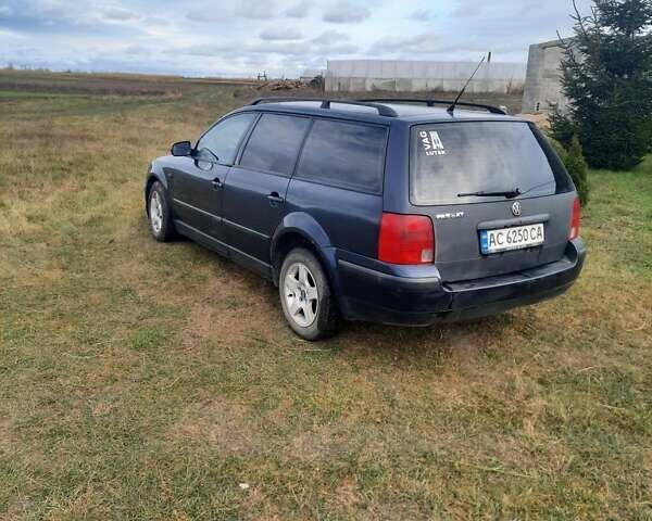 Синий Фольксваген Пассат, объемом двигателя 1.9 л и пробегом 320 тыс. км за 2950 $, фото 3 на Automoto.ua