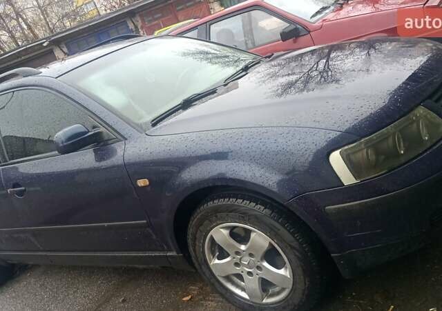 Синий Фольксваген Пассат, объемом двигателя 1.78 л и пробегом 340 тыс. км за 3695 $, фото 4 на Automoto.ua