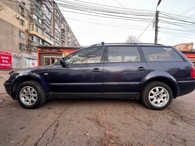 Синий Фольксваген Пассат, объемом двигателя 2.3 л и пробегом 389 тыс. км за 2600 $, фото 4 на Automoto.ua