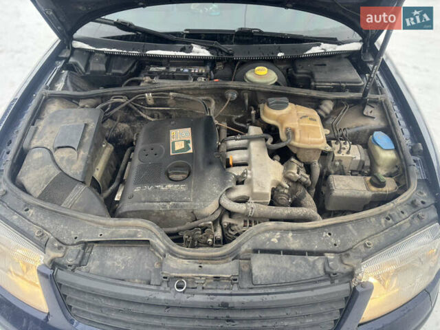 Синий Фольксваген Пассат, объемом двигателя 1.78 л и пробегом 242 тыс. км за 3950 $, фото 4 на Automoto.ua