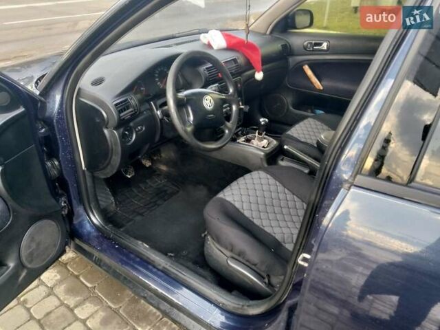 Синий Фольксваген Пассат, объемом двигателя 1.9 л и пробегом 315 тыс. км за 2900 $, фото 5 на Automoto.ua