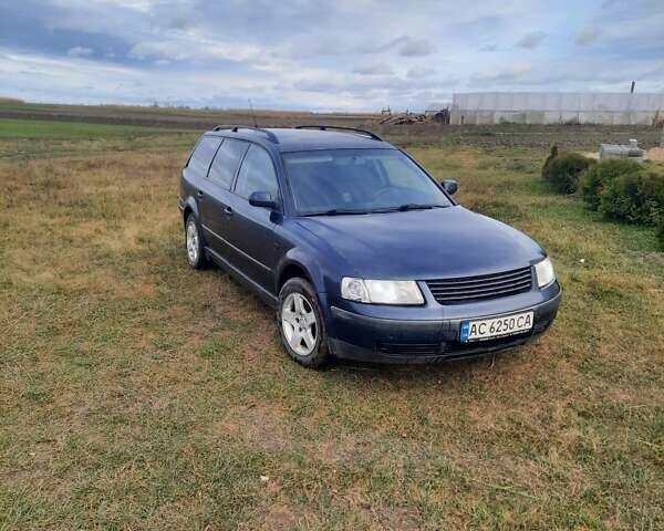 Синий Фольксваген Пассат, объемом двигателя 1.9 л и пробегом 320 тыс. км за 2950 $, фото 5 на Automoto.ua