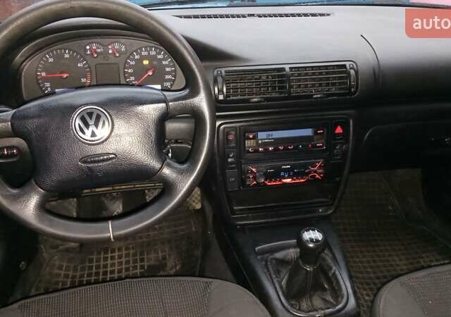 Синій Фольксваген Пассат, об'ємом двигуна 1.9 л та пробігом 396 тис. км за 2750 $, фото 11 на Automoto.ua