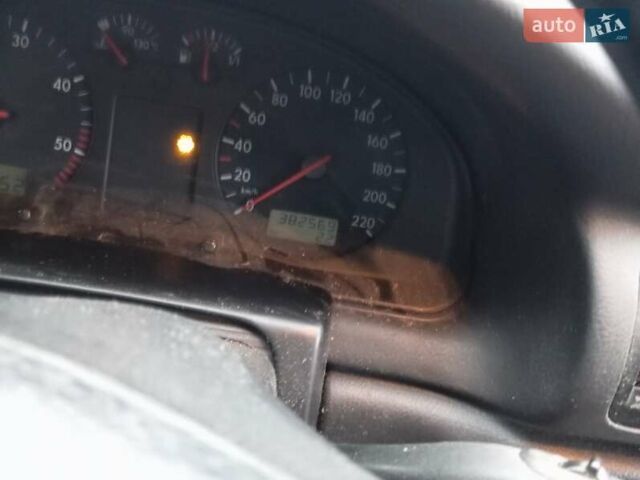 Синий Фольксваген Пассат, объемом двигателя 1.9 л и пробегом 382 тыс. км за 3400 $, фото 2 на Automoto.ua