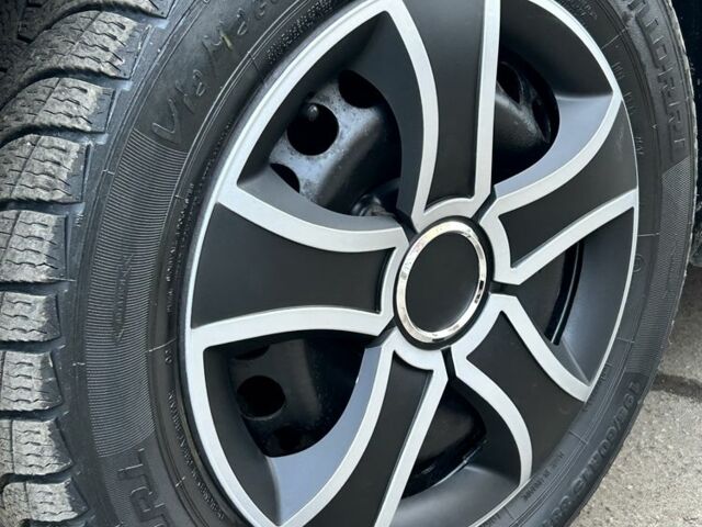 Синий Фольксваген Пассат, объемом двигателя 1.6 л и пробегом 200 тыс. км за 2550 $, фото 12 на Automoto.ua