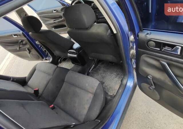 Синий Фольксваген Пассат, объемом двигателя 1.6 л и пробегом 280 тыс. км за 3000 $, фото 10 на Automoto.ua