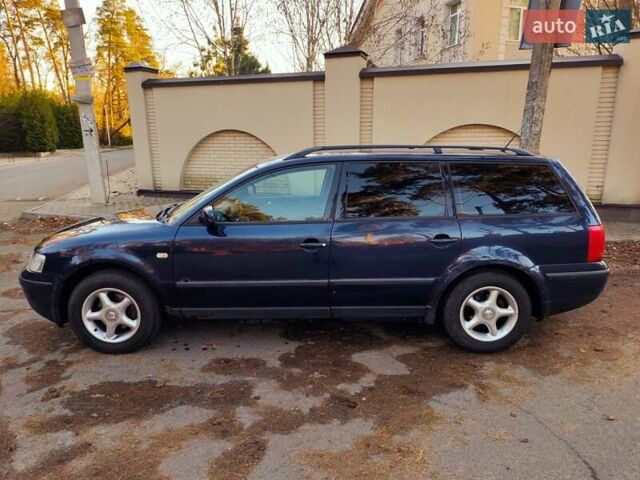 Синий Фольксваген Пассат, объемом двигателя 1.6 л и пробегом 330 тыс. км за 2700 $, фото 3 на Automoto.ua