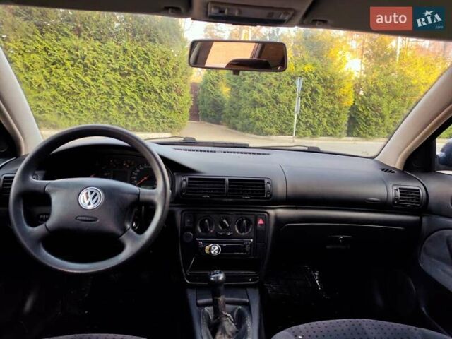 Синий Фольксваген Пассат, объемом двигателя 1.6 л и пробегом 330 тыс. км за 2700 $, фото 7 на Automoto.ua