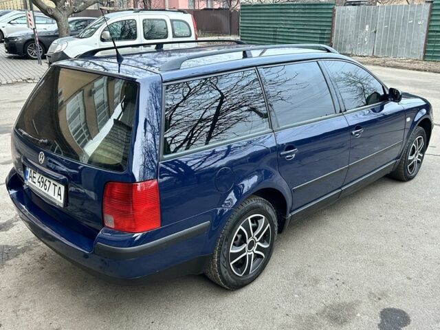 Синий Фольксваген Пассат, объемом двигателя 1.6 л и пробегом 200 тыс. км за 2550 $, фото 4 на Automoto.ua