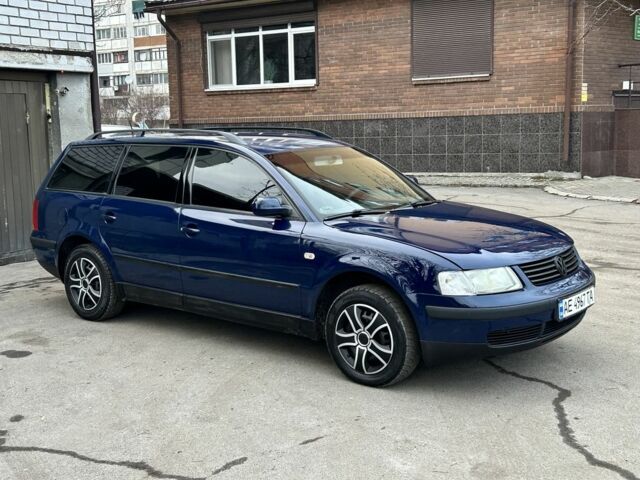 Синий Фольксваген Пассат, объемом двигателя 1.6 л и пробегом 200 тыс. км за 2550 $, фото 2 на Automoto.ua