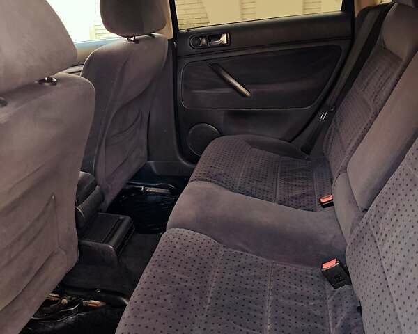 Синий Фольксваген Пассат, объемом двигателя 1.6 л и пробегом 330 тыс. км за 2700 $, фото 5 на Automoto.ua