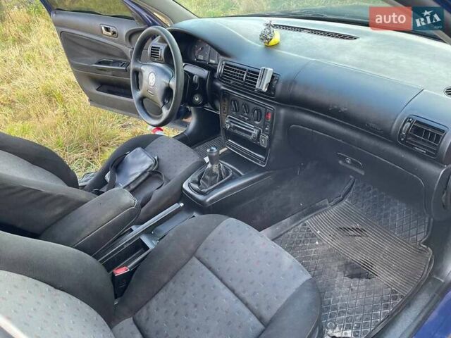 Синий Фольксваген Пассат, объемом двигателя 1.9 л и пробегом 456 тыс. км за 2700 $, фото 12 на Automoto.ua