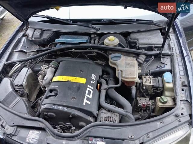 Синий Фольксваген Пассат, объемом двигателя 1.9 л и пробегом 382 тыс. км за 3400 $, фото 8 на Automoto.ua