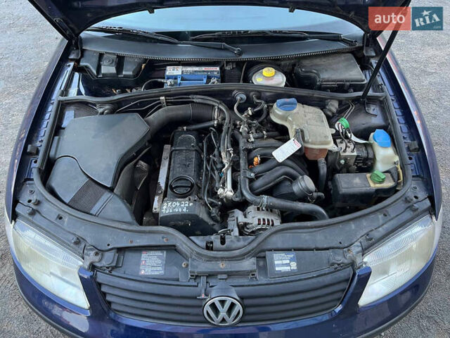 Синий Фольксваген Пассат, объемом двигателя 1.6 л и пробегом 277 тыс. км за 2999 $, фото 11 на Automoto.ua