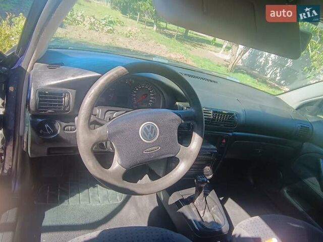 Синий Фольксваген Пассат, объемом двигателя 1.6 л и пробегом 522 тыс. км за 2300 $, фото 4 на Automoto.ua