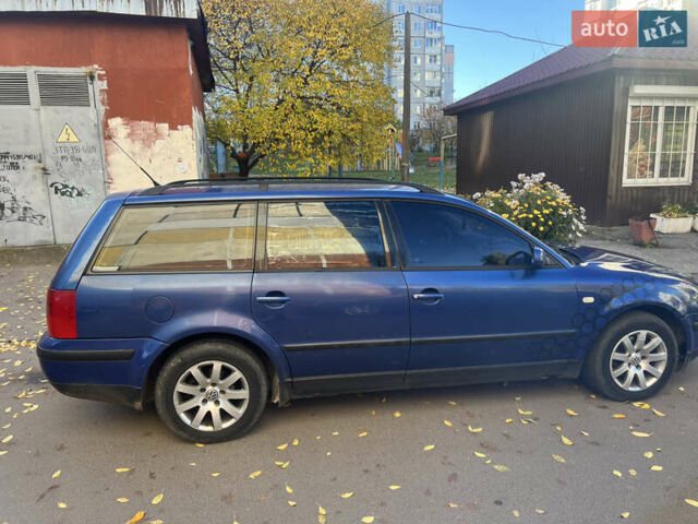 Синий Фольксваген Пассат, объемом двигателя 1.6 л и пробегом 321 тыс. км за 3500 $, фото 1 на Automoto.ua