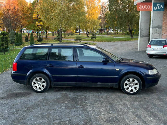 Синий Фольксваген Пассат, объемом двигателя 1.6 л и пробегом 277 тыс. км за 2999 $, фото 14 на Automoto.ua