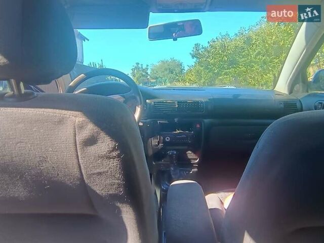 Синий Фольксваген Пассат, объемом двигателя 1.6 л и пробегом 522 тыс. км за 2300 $, фото 5 на Automoto.ua