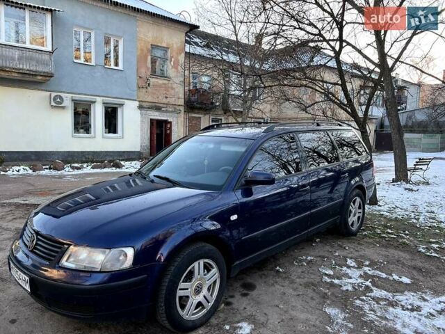 Синій Фольксваген Пассат, об'ємом двигуна 1.6 л та пробігом 293 тис. км за 3899 $, фото 16 на Automoto.ua