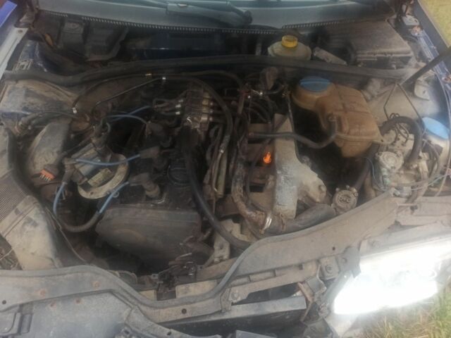 Синій Фольксваген Пассат, об'ємом двигуна 1.8 л та пробігом 226 тис. км за 999 $, фото 5 на Automoto.ua