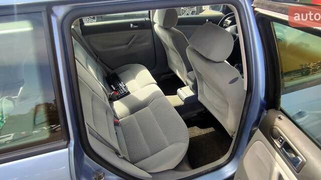 Синий Фольксваген Пассат, объемом двигателя 1.6 л и пробегом 260 тыс. км за 4200 $, фото 5 на Automoto.ua