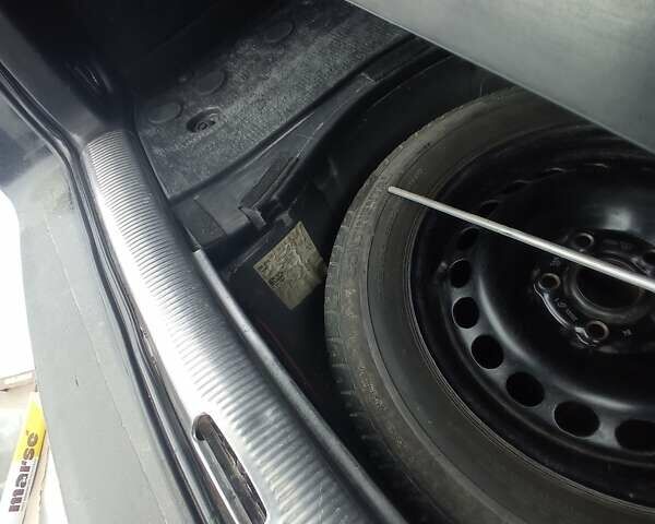 Синий Фольксваген Пассат, объемом двигателя 1.9 л и пробегом 328 тыс. км за 3850 $, фото 21 на Automoto.ua