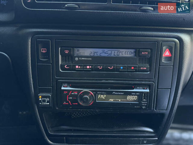 Синій Фольксваген Пассат, об'ємом двигуна 1.6 л та пробігом 280 тис. км за 2650 $, фото 27 на Automoto.ua