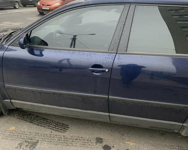 Синий Фольксваген Пассат, объемом двигателя 1.8 л и пробегом 300 тыс. км за 4200 $, фото 3 на Automoto.ua