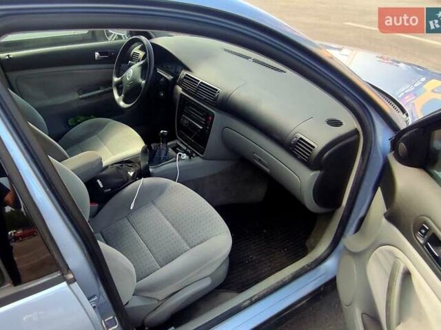 Синий Фольксваген Пассат, объемом двигателя 1.6 л и пробегом 260 тыс. км за 4200 $, фото 6 на Automoto.ua