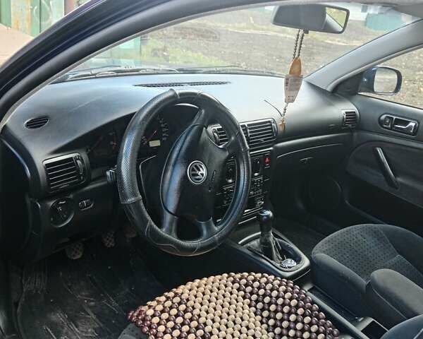 Синий Фольксваген Пассат, объемом двигателя 1.6 л и пробегом 302 тыс. км за 3500 $, фото 7 на Automoto.ua